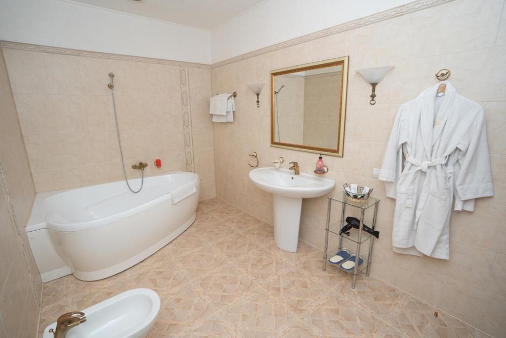 קייב Hotel Piano מראה חיצוני תמונה